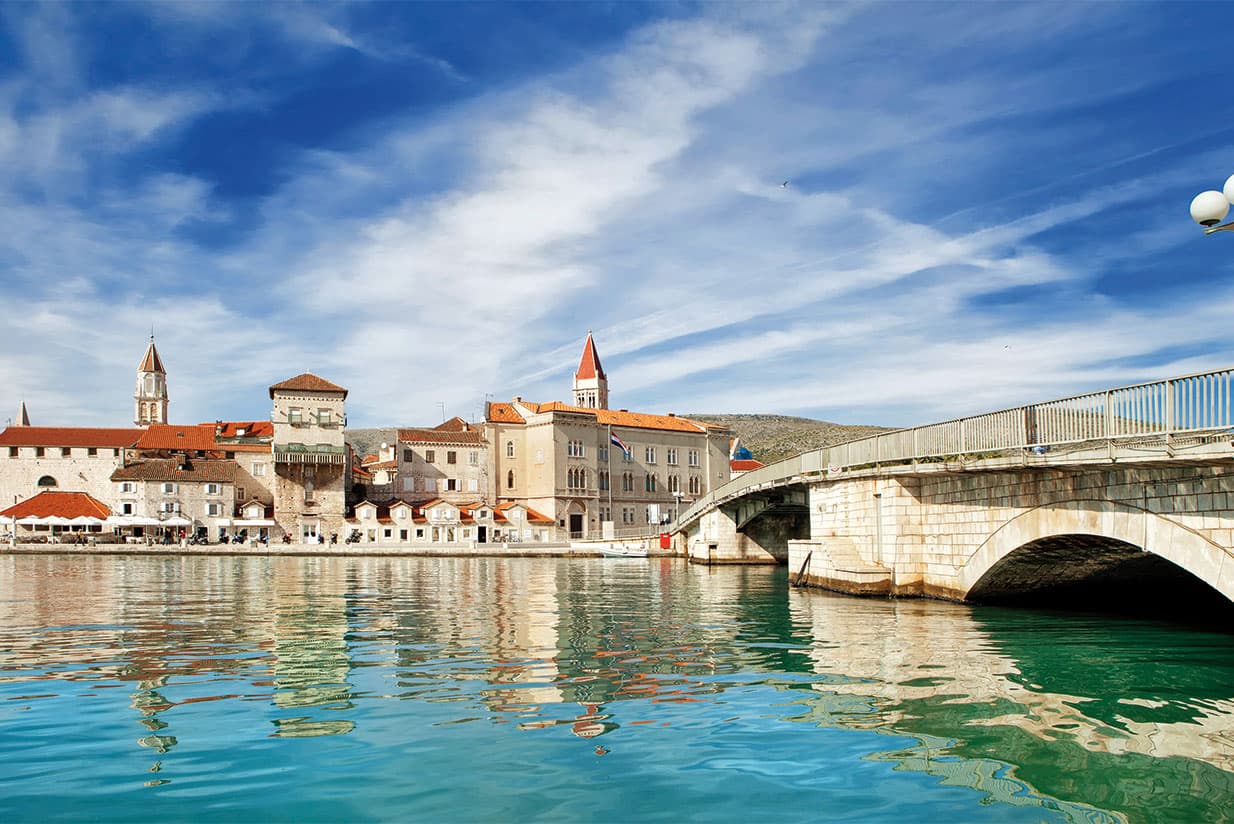 Walking tour of Trogir